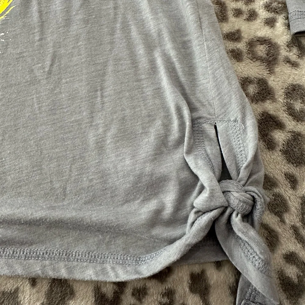 Old Navy Active Go Dry Long Sleeve Studio Graphic T-shirt in Gray Size XL 14